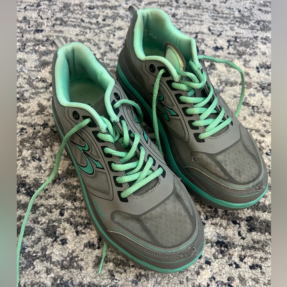 GDefy Corrective Fit Gray Sneakers